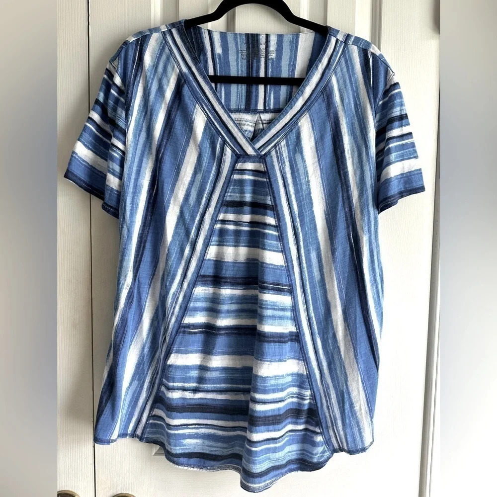 Westbound Plus Size Knit Print Short Sleeve V-Neck Top butterfly sleeve. Size XL